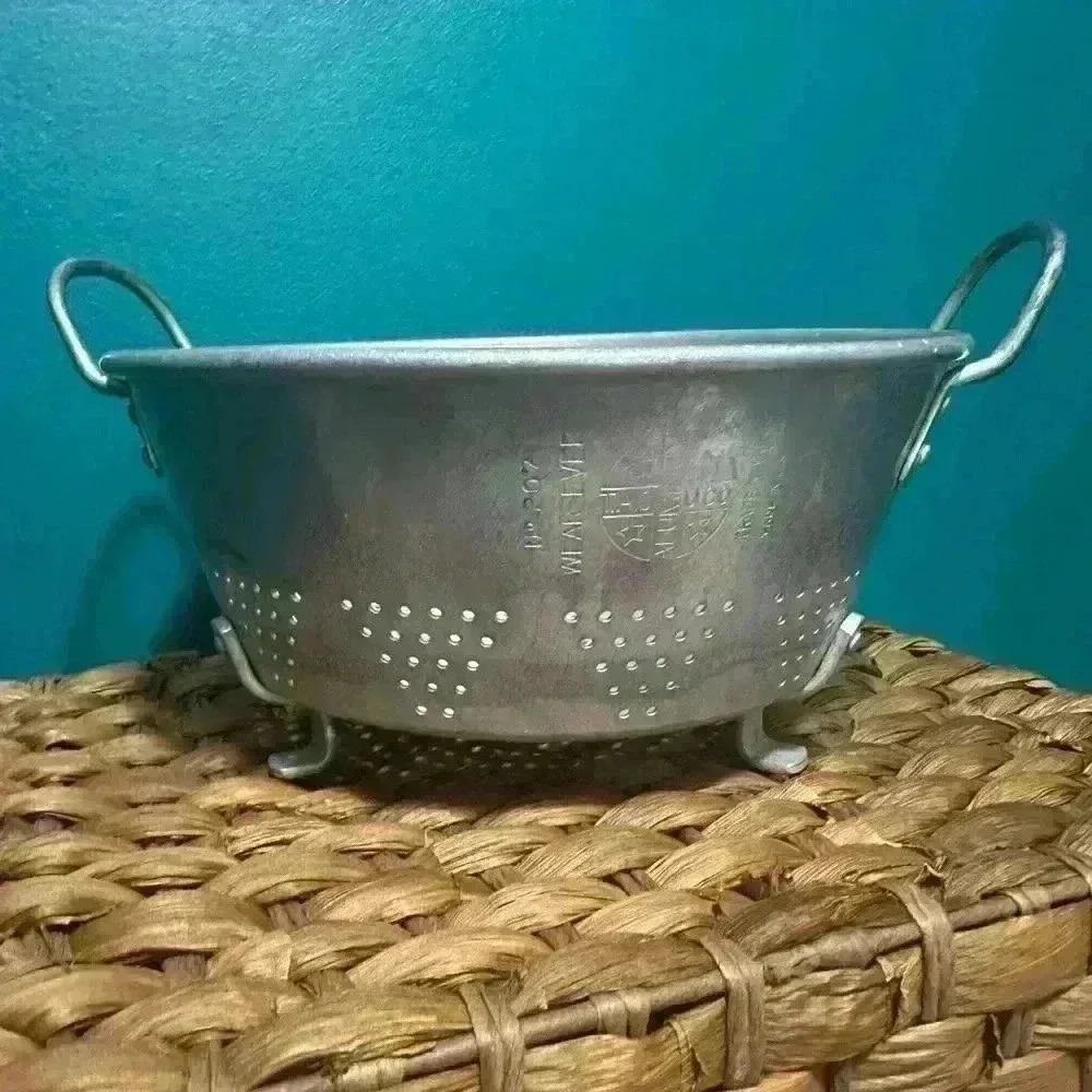 Vintage Wear Ever Aluminum Footed Colander/Strainer